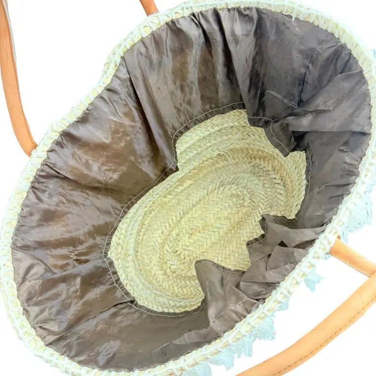 Cesta Capazo de Rafia Artesanal Estilo Boho con Flecos y Detalles Dorados